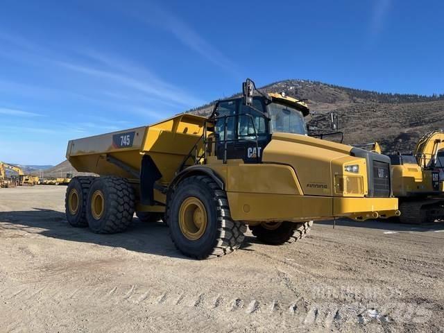CAT 745 Rammestyrte Dumpere