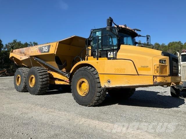 CAT 745 Rammestyrte Dumpere