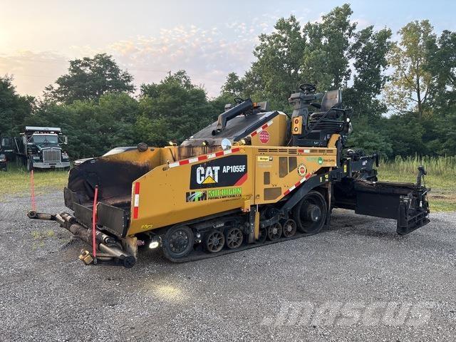 CAT AP1055F Asfaltutleggere