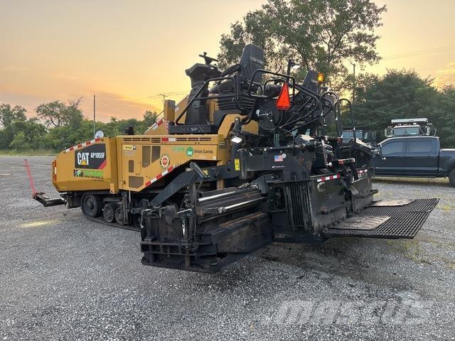 CAT AP1055F Asfaltutleggere