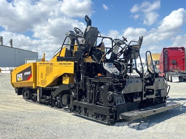 CAT AP1055F Asfaltutleggere