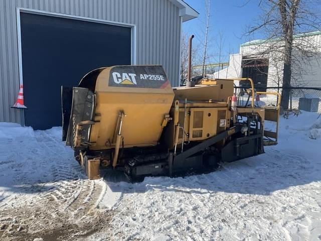 CAT AP255E Asfaltutleggere