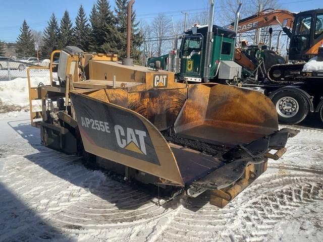 CAT AP255E Asfaltutleggere