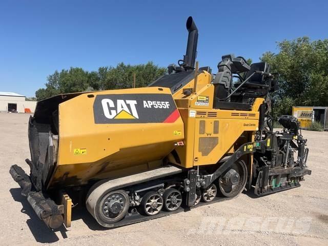CAT AP555F Asfaltutleggere
