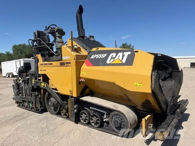 CAT AP555F Asfaltutleggere