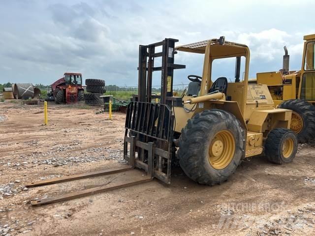 CAT C0610106 Terrenggående gaffeltruck