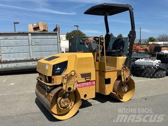 CAT CB24 Tandem Valser