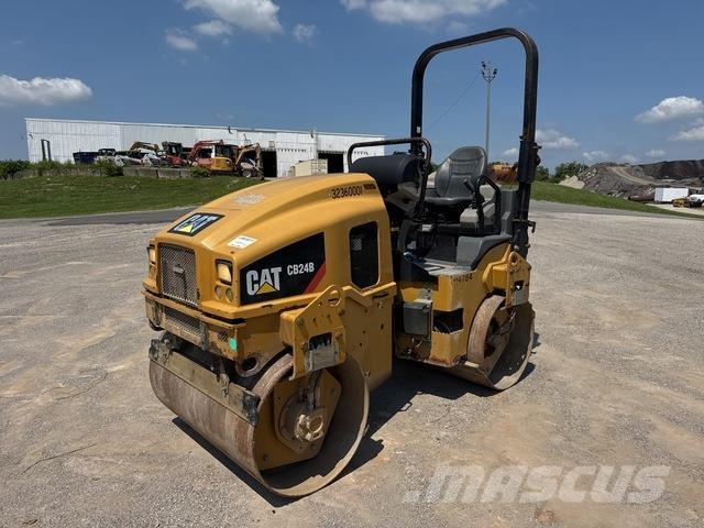 CAT CB24B Tandem Valser