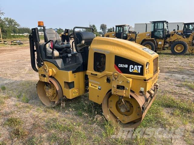 CAT CB24B Tandem Valser