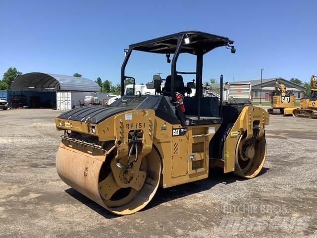 CAT CB54B Tandem Valser