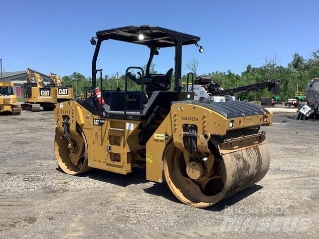 CAT CB54B Tandem Valser