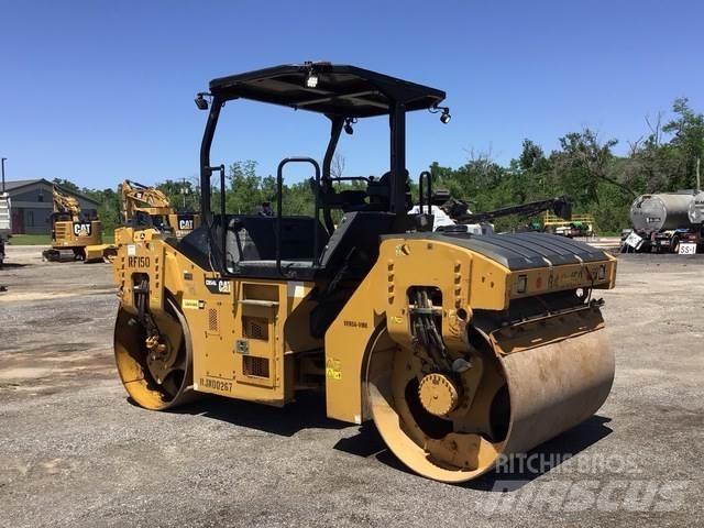CAT CB54B Tandem Valser