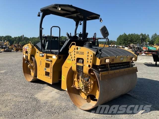 CAT CB66B Tandem Valser