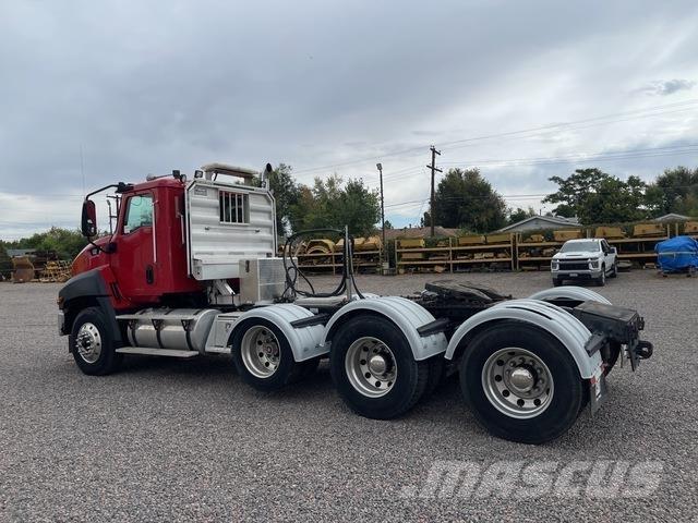 CAT CT660 Trekkvogner