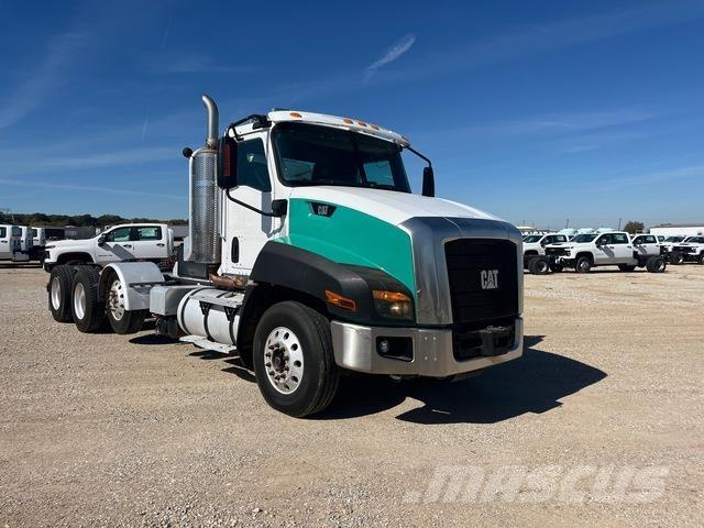 CAT CT660S Trekkvogner