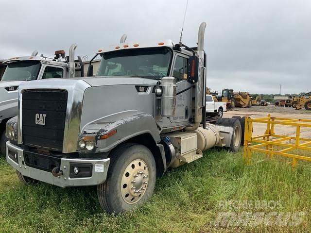 CAT CT680 Trekkvogner