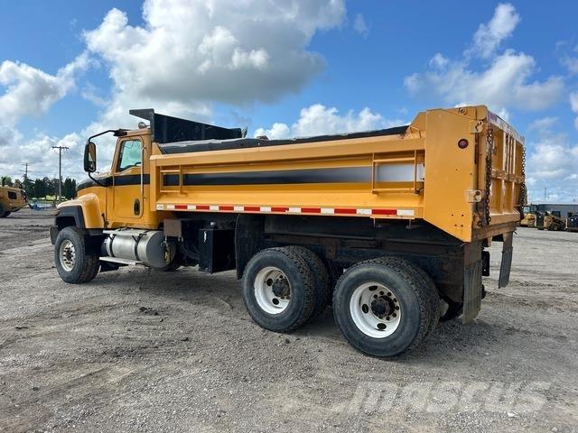 CAT CT681SG Tippbil