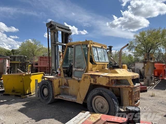 CAT DP90 Terrenggående gaffeltruck