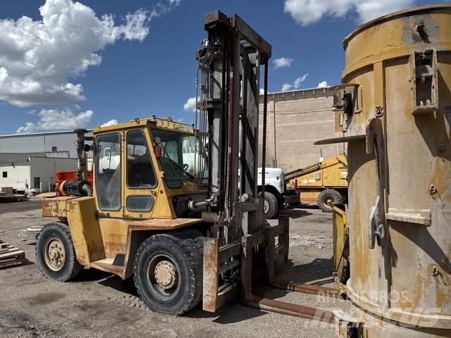 CAT DP90 Terrenggående gaffeltruck