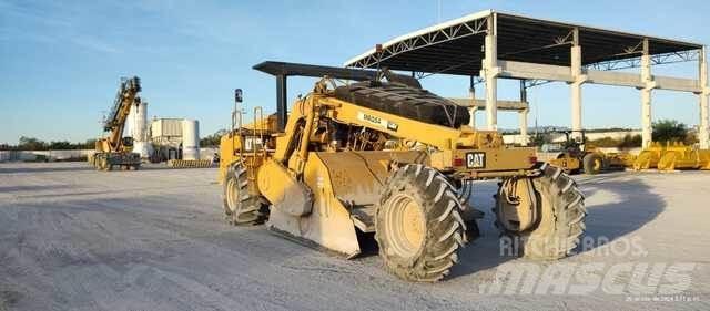 CAT RM300 Hjullaster til komprimering