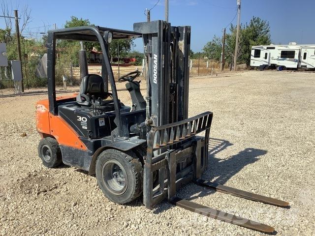 Doosan D30S-7 Gaffeltrucker - Annet