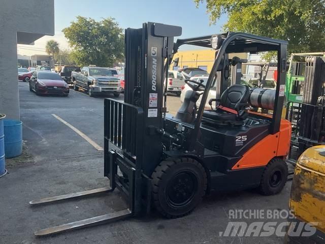 Doosan G25E-7 Anlegg - Annet