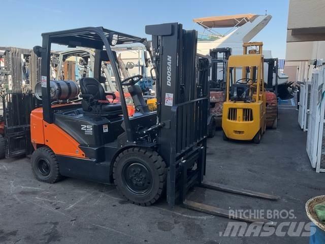 Doosan G25E-7 Anlegg - Annet