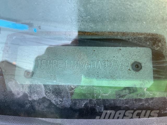 Ford E-150 XL Personbiler