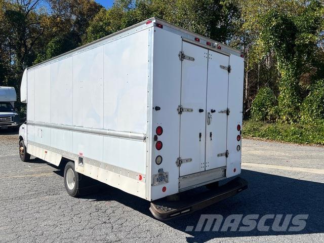 Ford E-350 Skapbiler