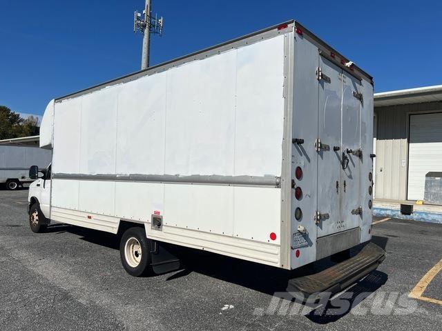 Ford E-350 Skapbiler