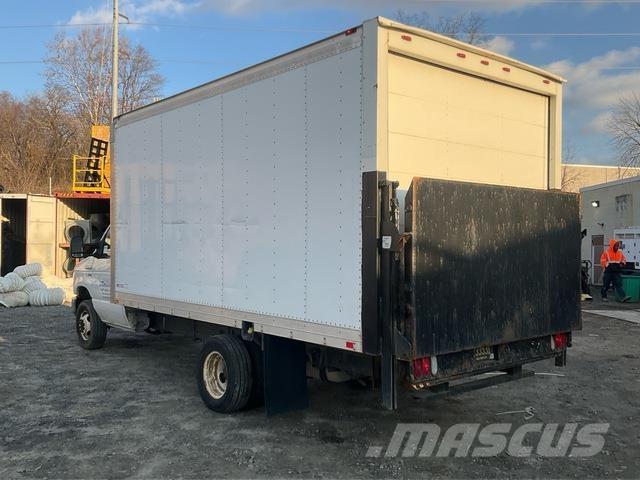 Ford E-350 Skapbiler