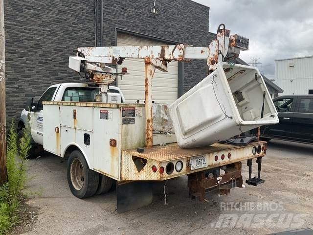 Ford F-450 Bilmontert lift