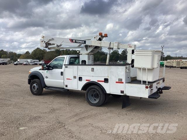 Ford F-550 Bilmontert lift
