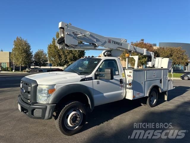Ford F-550 Bilmontert lift