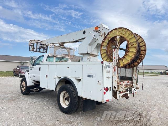 Ford F-650 Bilmontert lift