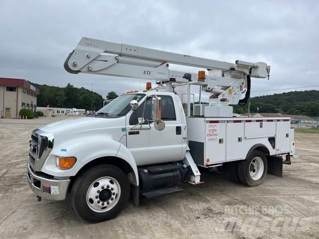 Ford F-750 Bilmontert lift