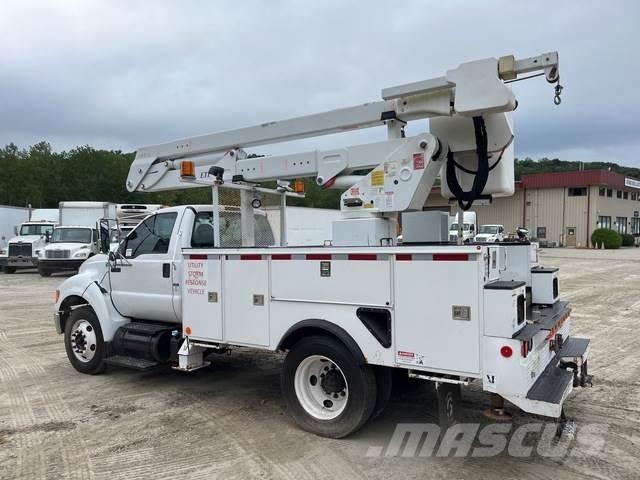 Ford F-750 Bilmontert lift