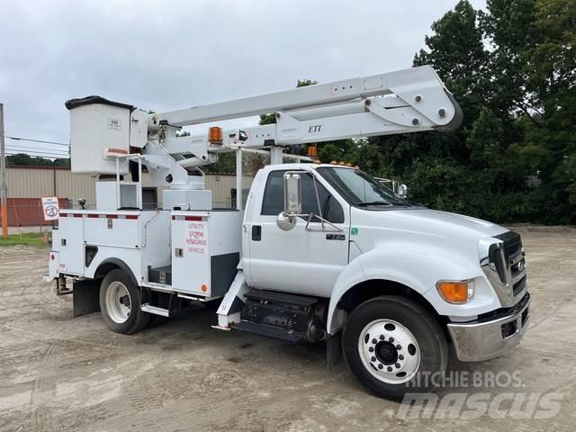 Ford F-750 Bilmontert lift