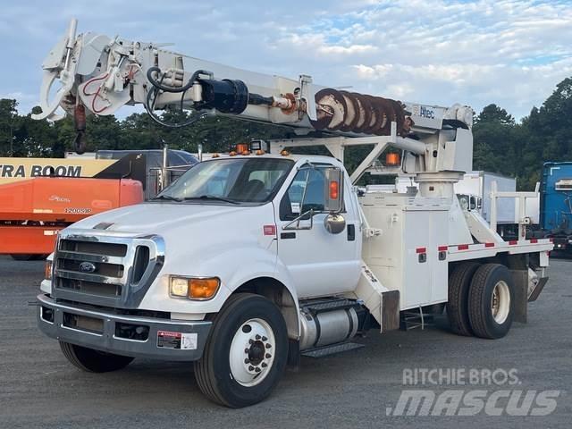 Ford F-750 Borrigg lastebilmontert