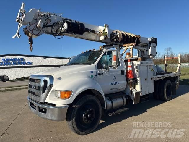 Ford F-750 Borrigg lastebilmontert