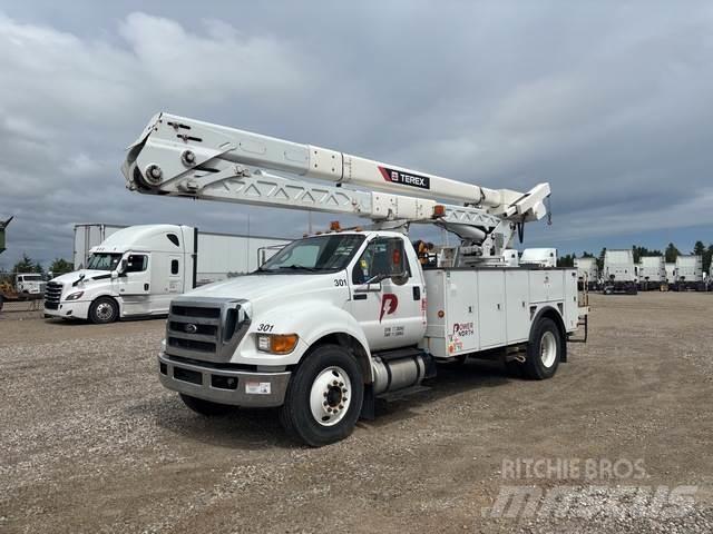 Ford F-750 Bilmontert lift