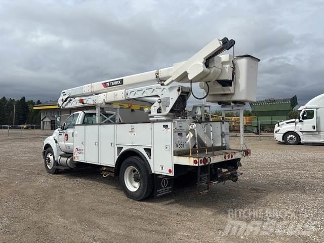 Ford F-750 Bilmontert lift