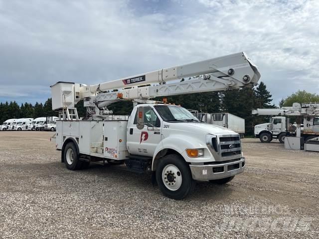 Ford F-750 Bilmontert lift