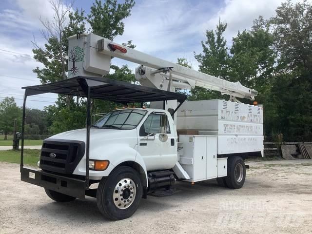 Ford F-750 Bilmontert lift
