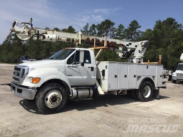Ford F-750 Borrigg lastebilmontert