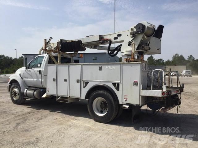 Ford F-750 Borrigg lastebilmontert