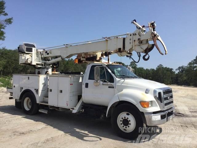 Ford F-750 Borrigg lastebilmontert