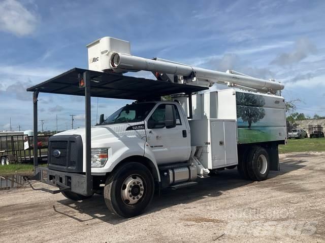 Ford F-750 Bilmontert lift