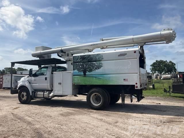 Ford F-750 Bilmontert lift