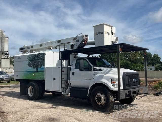 Ford F-750 Bilmontert lift